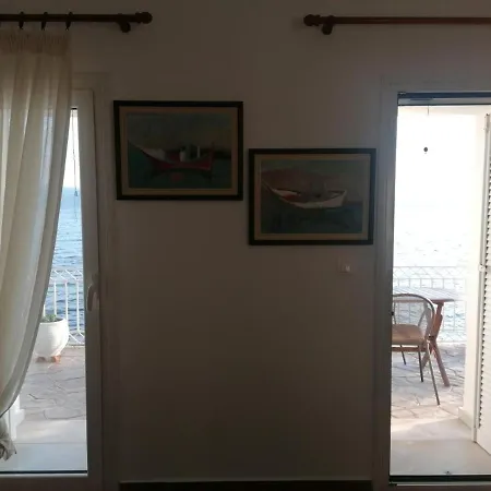 Σπίτι Πάνω Στην Θάλασσα * Amárinthosz