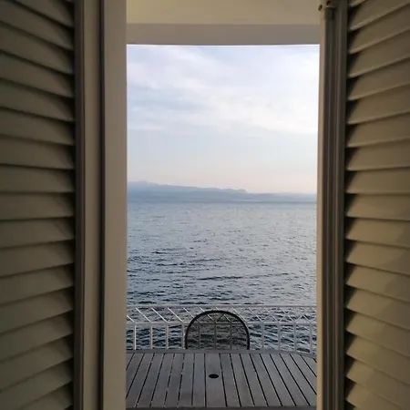 Σπίτι Πάνω Στην Θάλασσα Amárinthosz