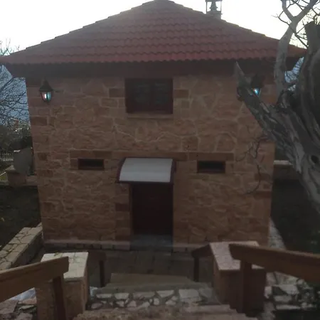 κόκκινο σπίτι *